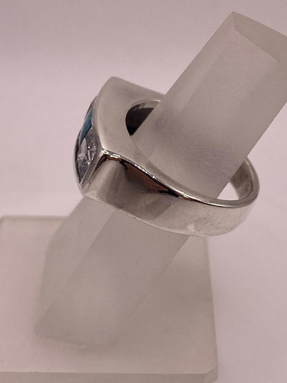 Anillo Moderno con Ópalo de Fuego y Circonias en Plata .925, vista de detalle