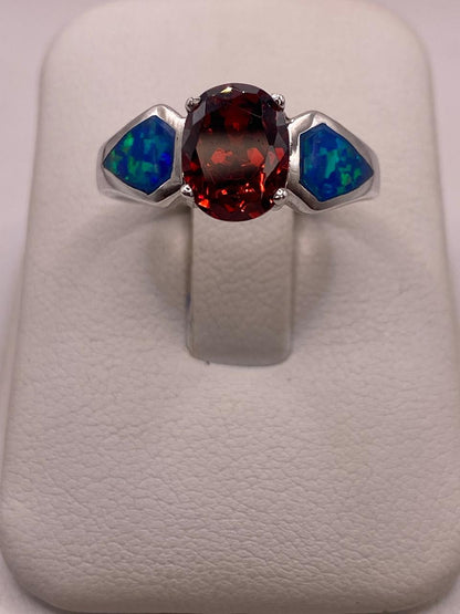 Anillo Moderno de Plata 925 con Ópalo de Fuego y Zirconia, vista de detalle