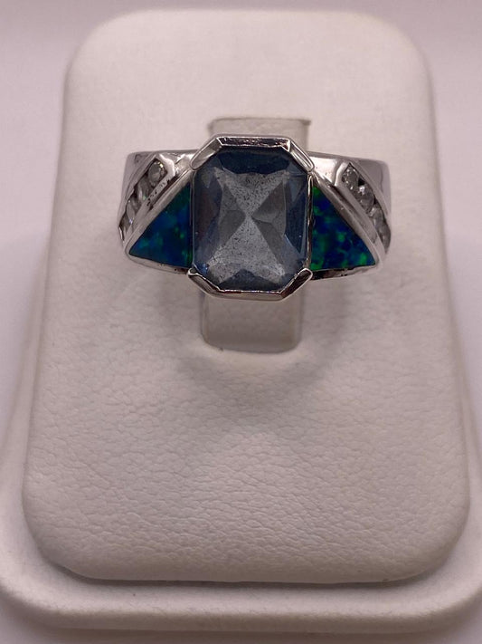 Anillo Moderno de Plata 925 con Ópalo de Fuego y Zirconia — ángulo diagonal