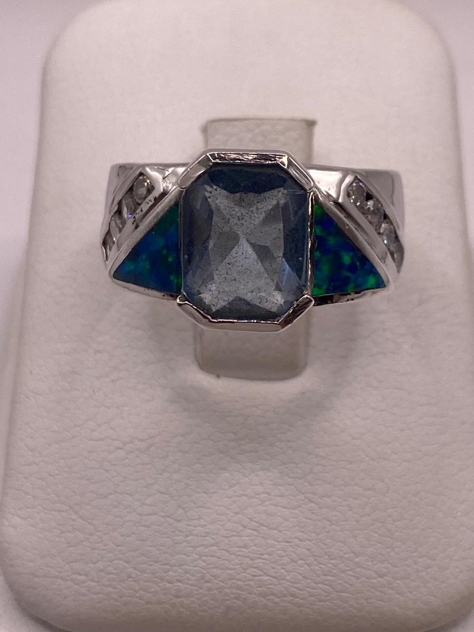 Anillo Moderno de Plata 925 con Ópalo de Fuego y Zirconia, vista lateral