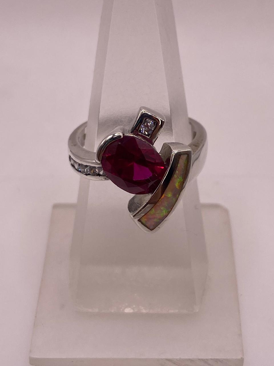 Anillo Moderno de Plata 925 con Ópalo de Fuego y Zirconia, vista lateral