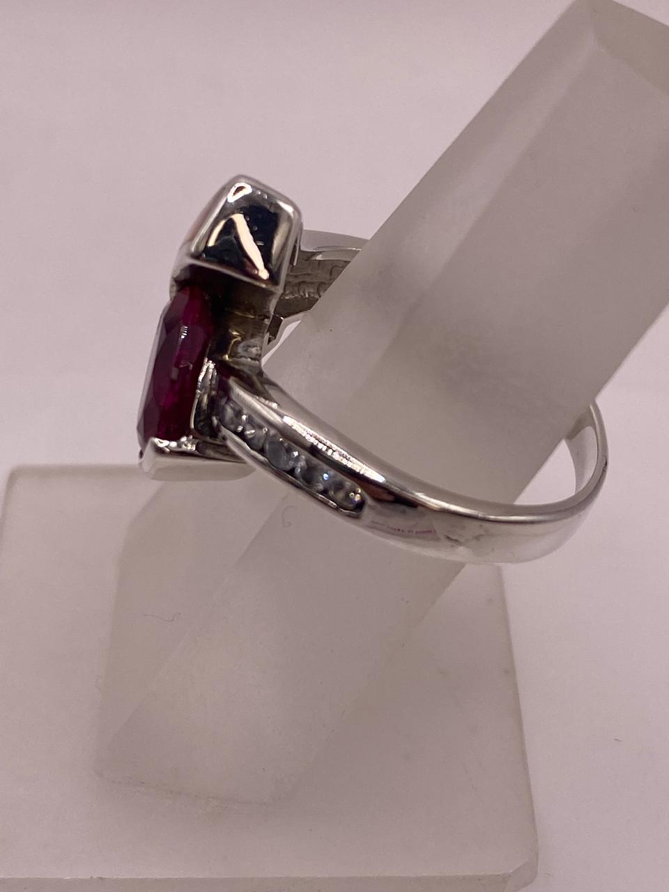 Anillo Moderno de Plata 925 con Ópalo de Fuego y Zirconia, vista frontal