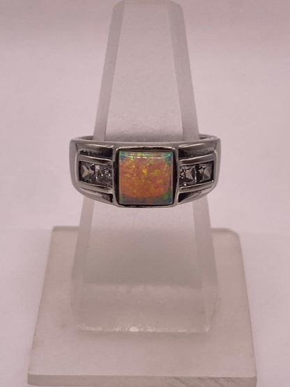Anillo Moderno de Plata 925 con Ópalo de Fuego y Zirconia — ángulo diagonal