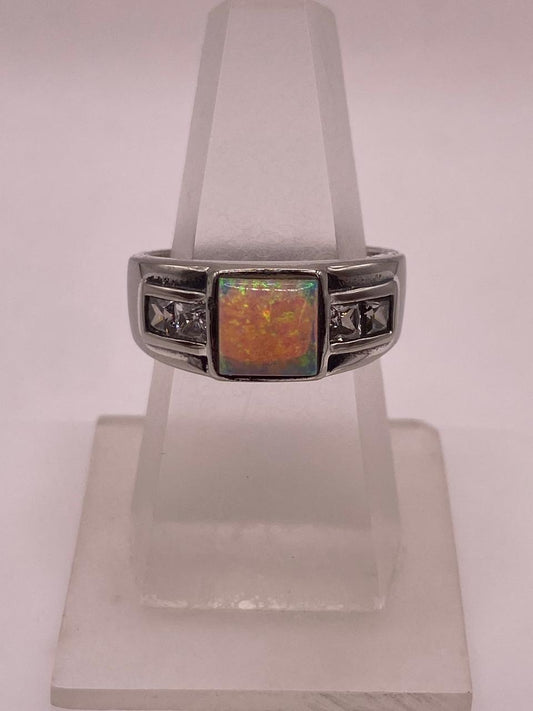 Anillo Moderno de Plata 925 con Ópalo de Fuego y Zirconia — ángulo diagonal