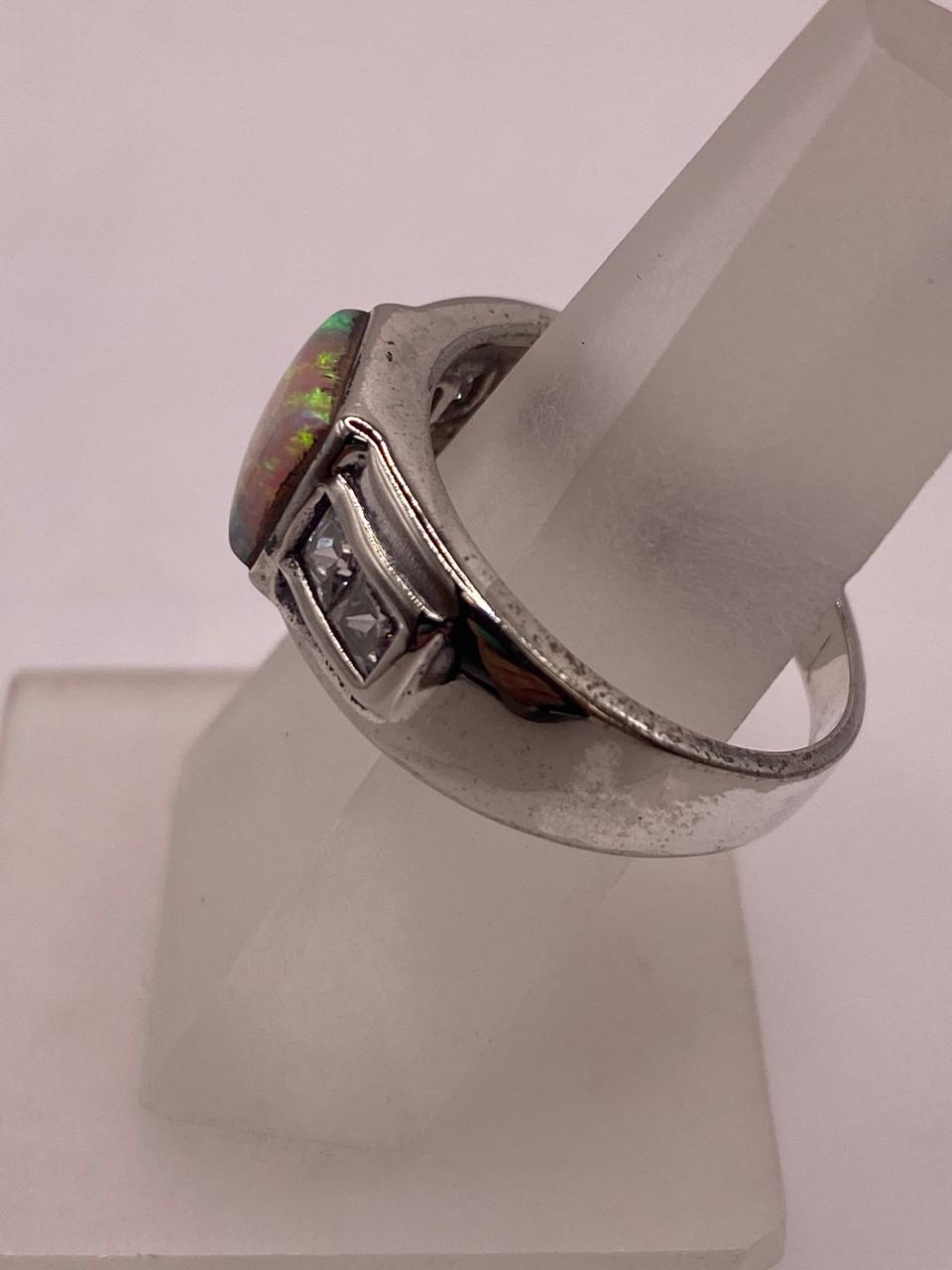 Anillo Moderno de Plata 925 con Ópalo de Fuego y Zirconia, vista de detalle