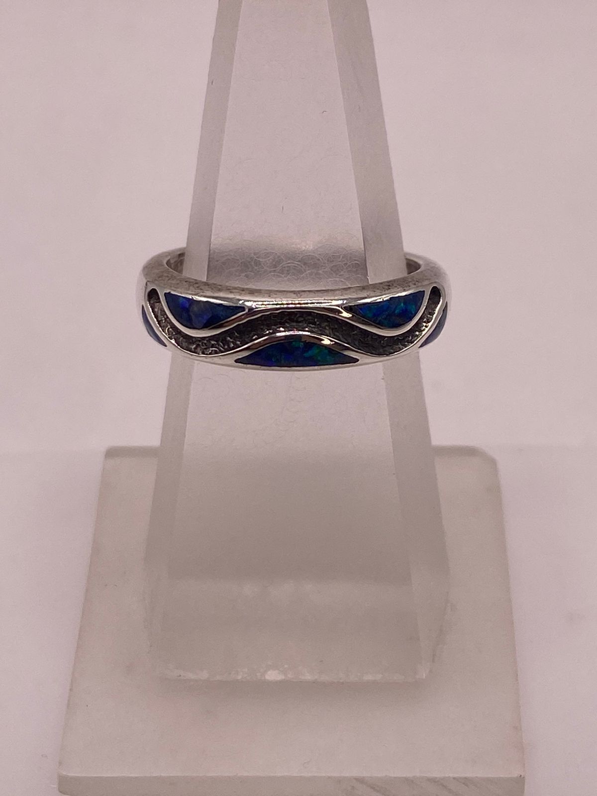 Anillo Moderno de Plata 950 con Ópalo de Fuego — ángulo diagonal