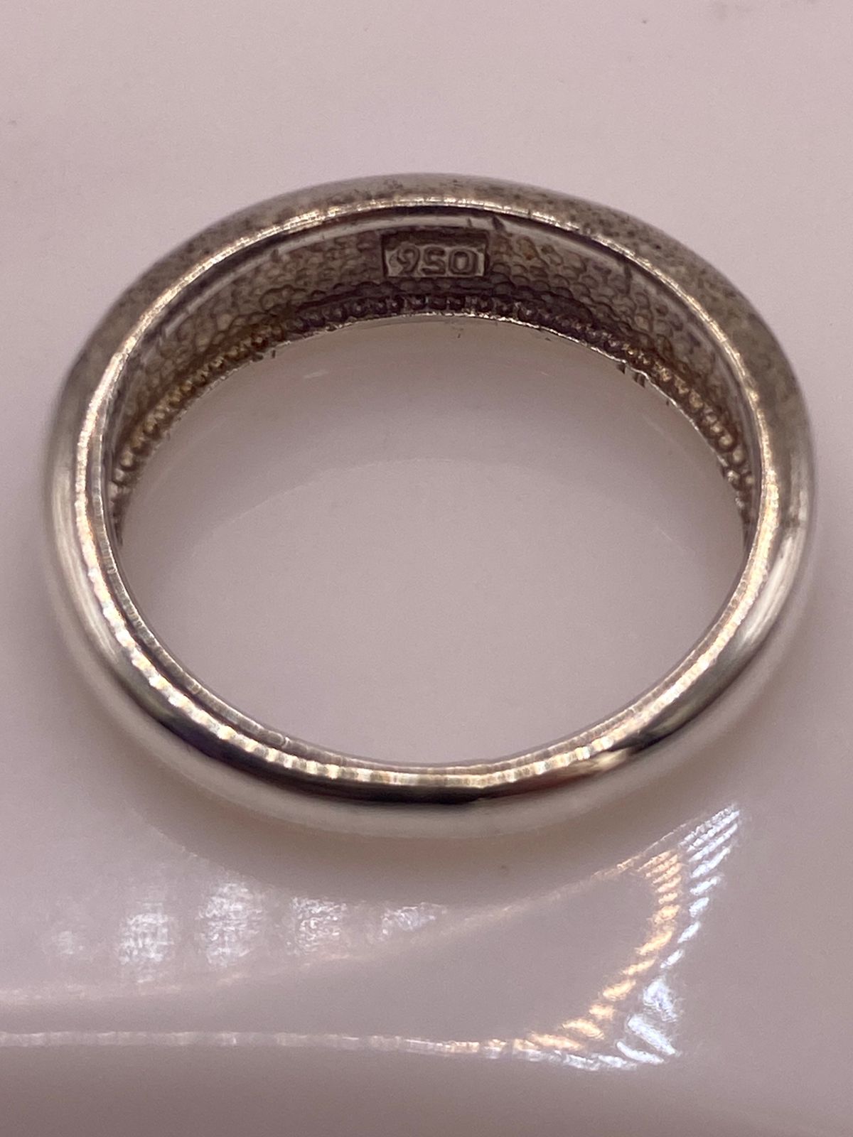 Anillo Moderno de Plata 950 con Ópalo de Fuego, sello de autenticidad Plata Ley .925