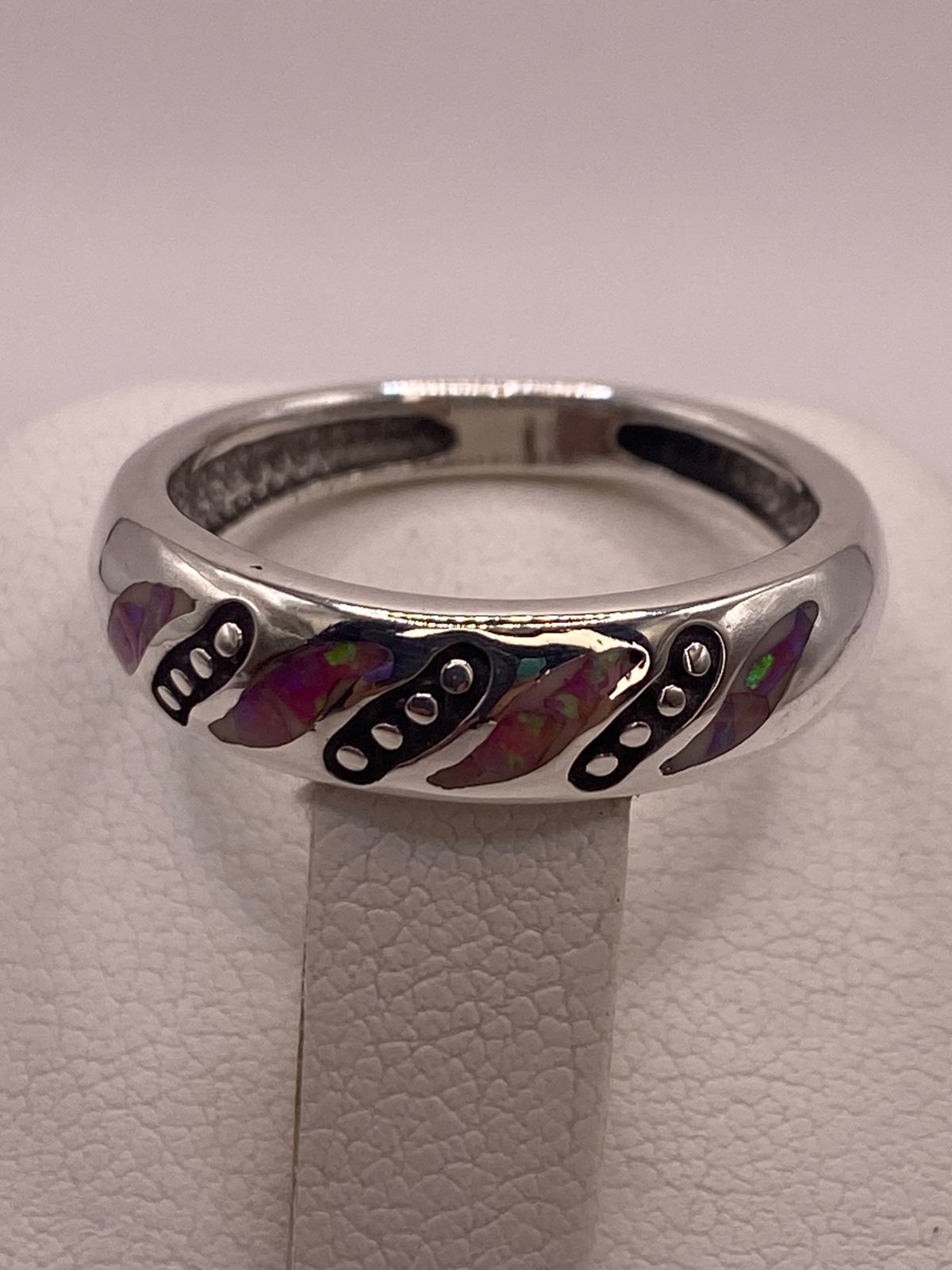 Anillo Moderno de Plata 950 con Ópalo de Fuego, vista de detalle