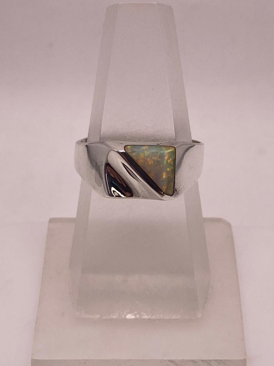 Anillo Moderno de Plata 950 con Ópalo de Fuego, vista lateral