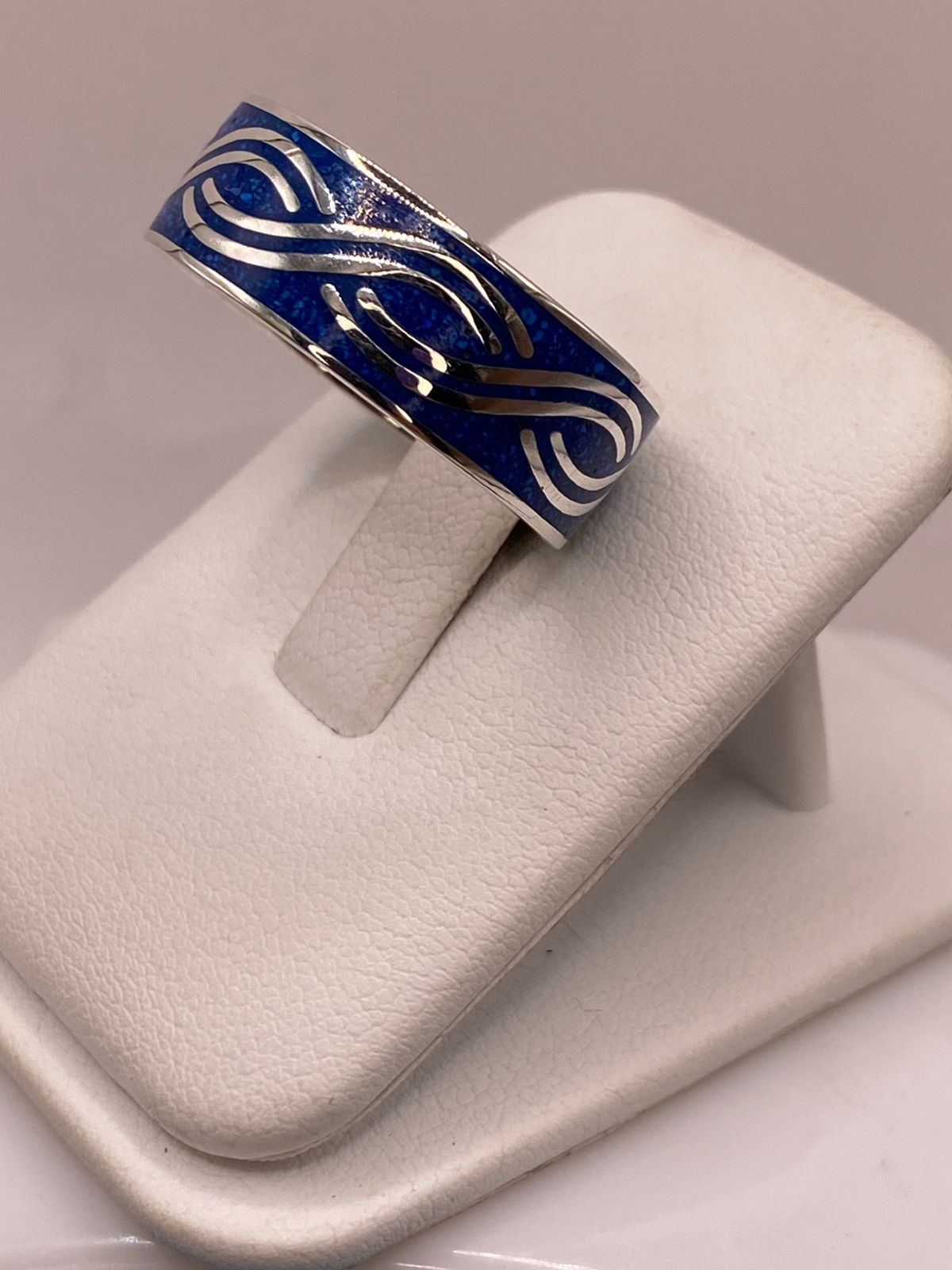 Anillo Motivo Abstracto Azul de Plata .925, vista frontal