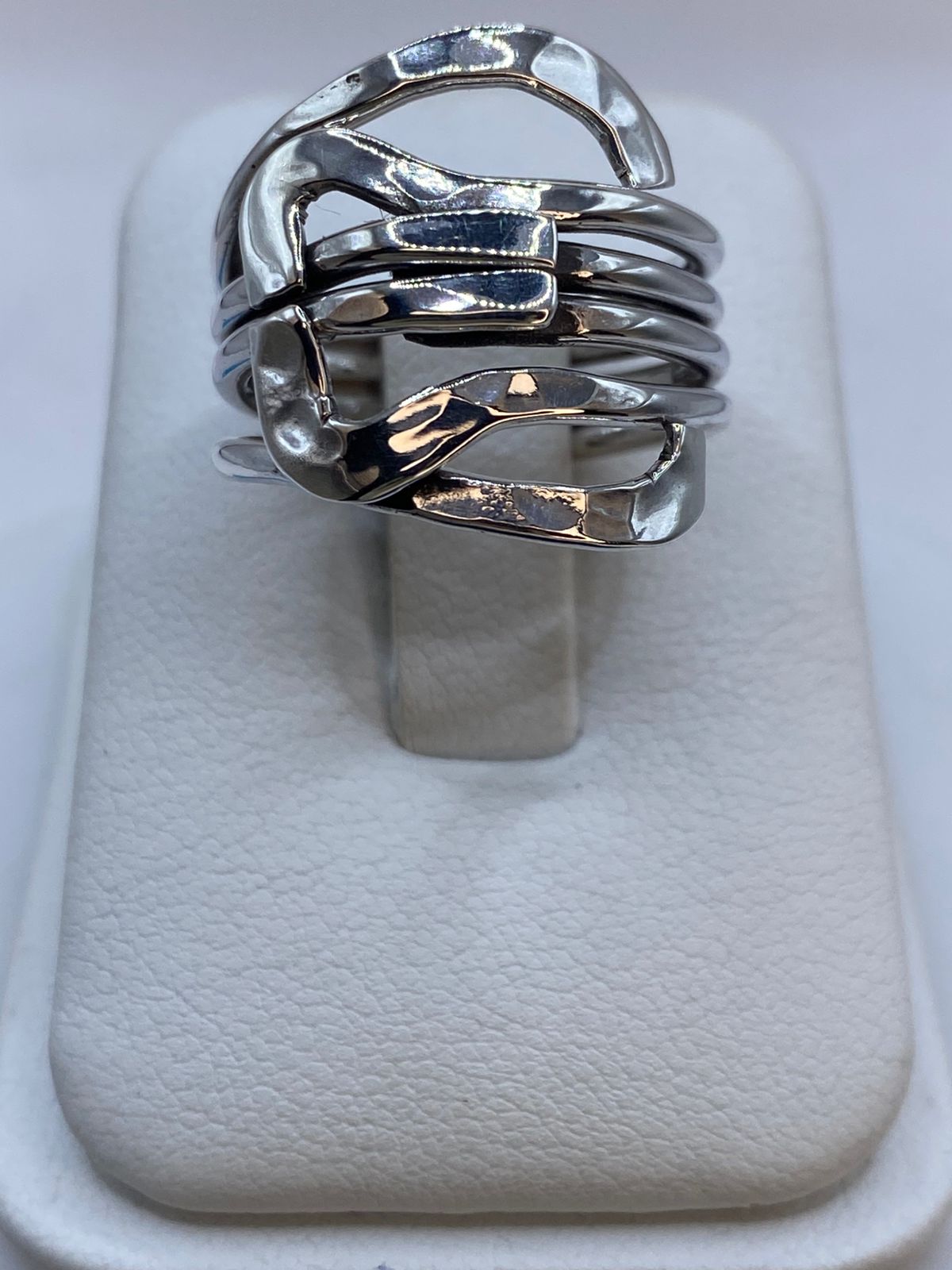 Anillo Multibanda Orgánico en Plata .925, vista de detalle