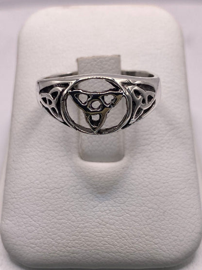 Anillo Nudo Celta Triquetra en Plata .925 — vista lateral