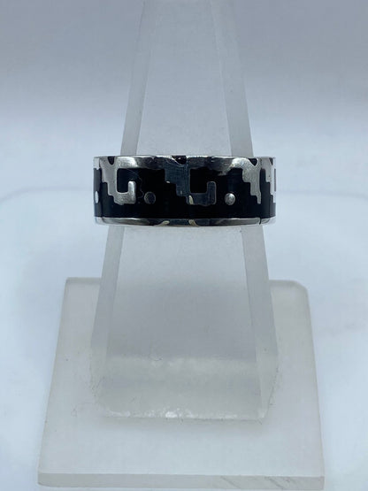 Anillo de Olas Geométricas en Plata .925 con Ónix Negro — vista lateral