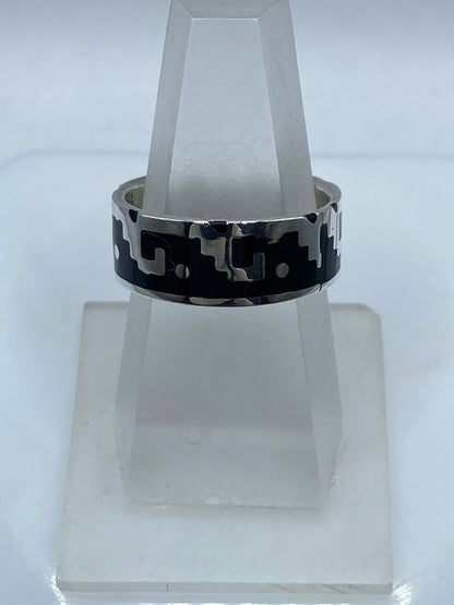 Anillo de Olas Geométricas en Plata .925 con Ónix Negro, vista lateral