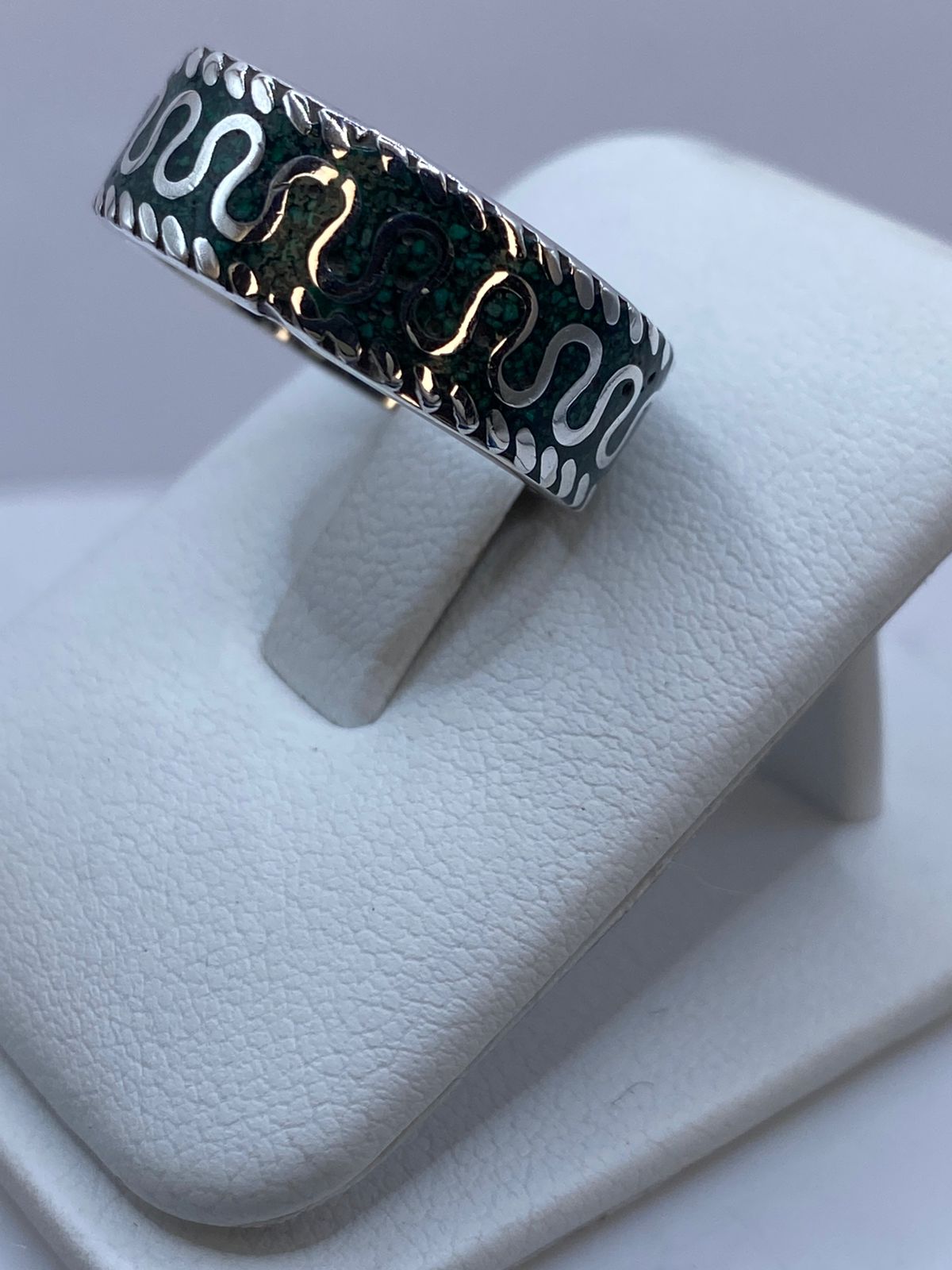 Anillo Ondas Ancestrales en Plata .925 con Malaquita, vista frontal