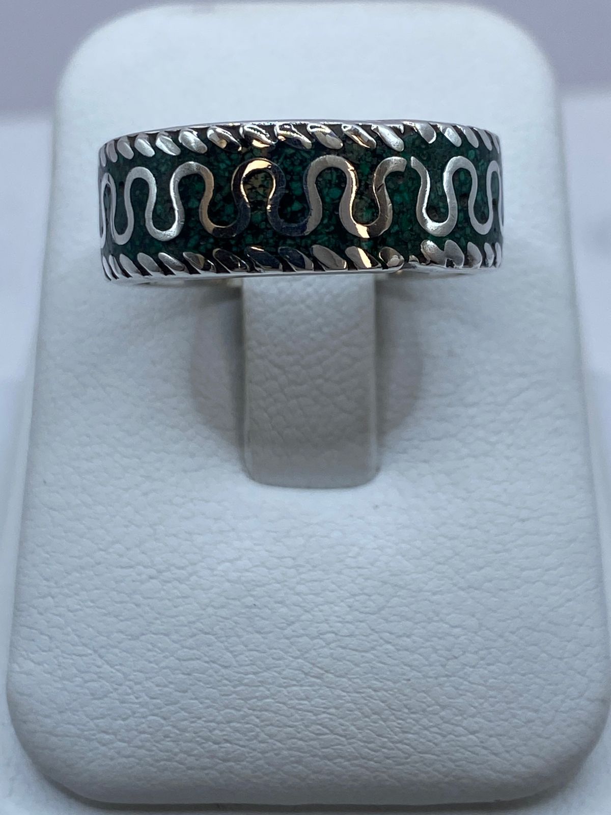 Anillo Ondas Ancestrales en Plata .925 con Malaquita, vista lateral