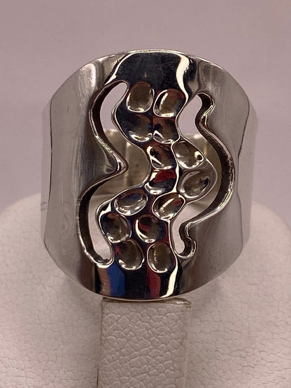 Anillo Ondas con Textura Martillada en Plata .925, vista superior