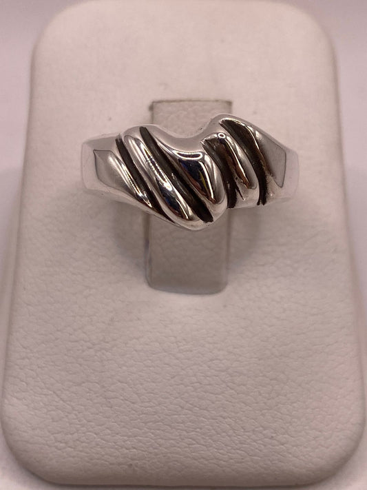 Anillo Ondulado Contemporáneo en Plata .925 — ángulo diagonal