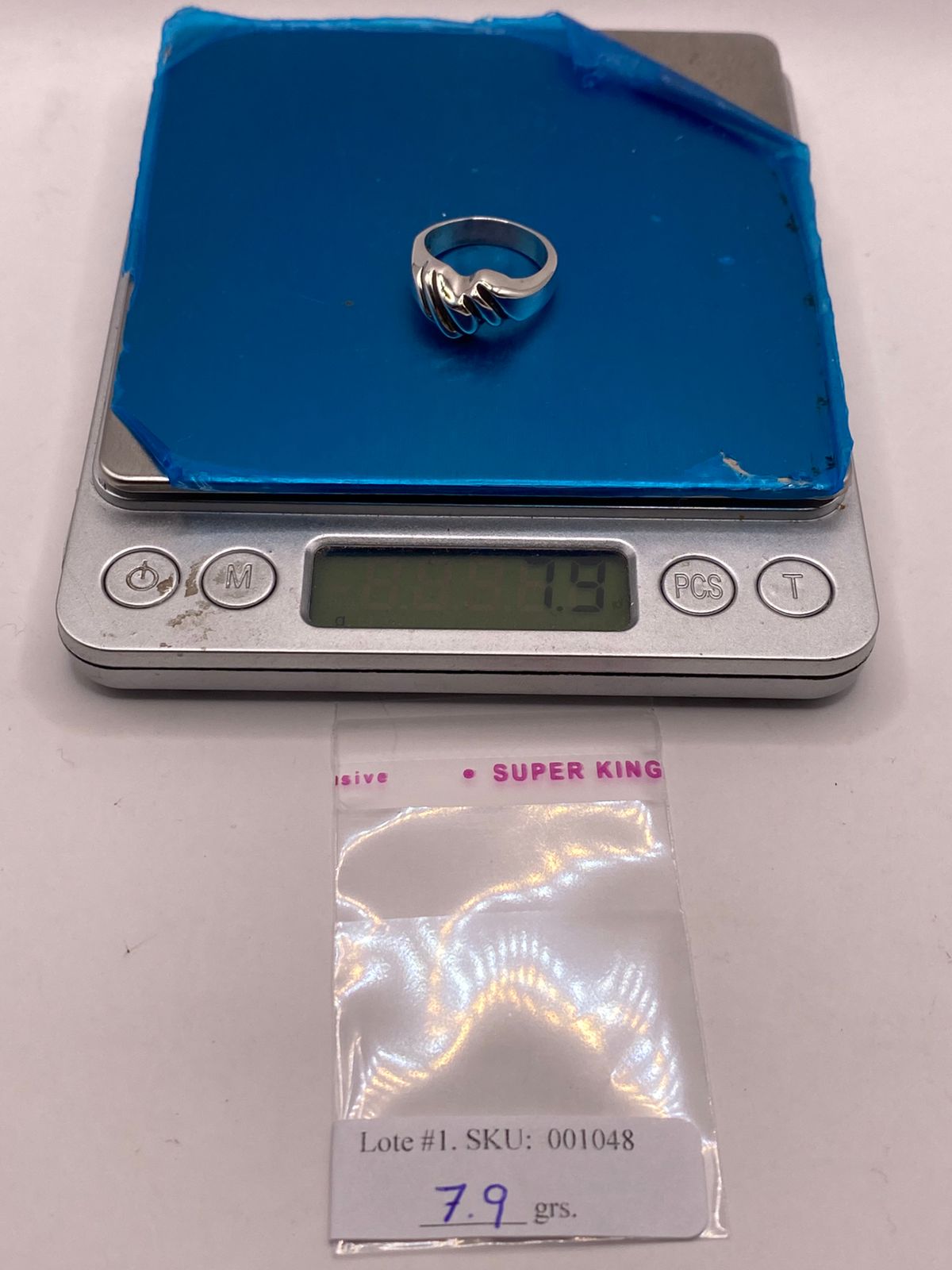 Anillo Ondulado Contemporáneo en Plata .925, peso en gramos (báscula)