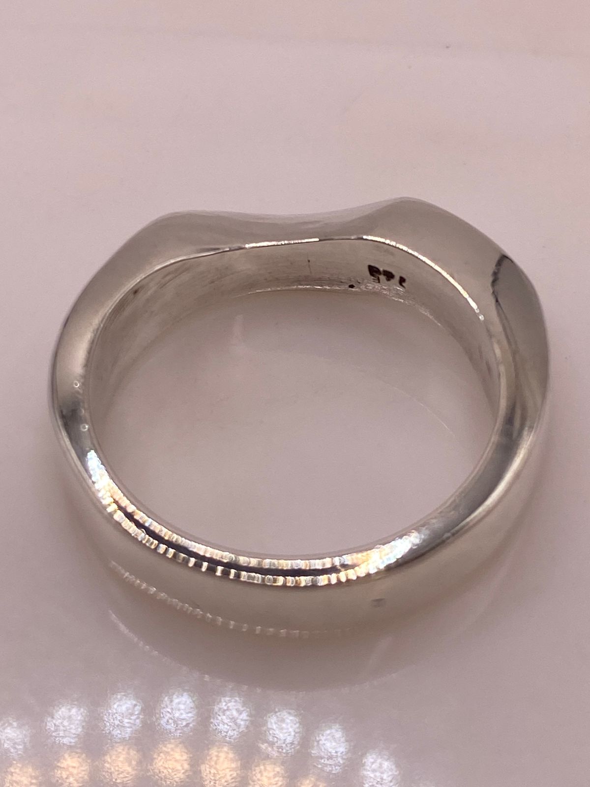 Anillo Ondulado Martillado en Plata .925, sello de autenticidad Plata Ley .925
