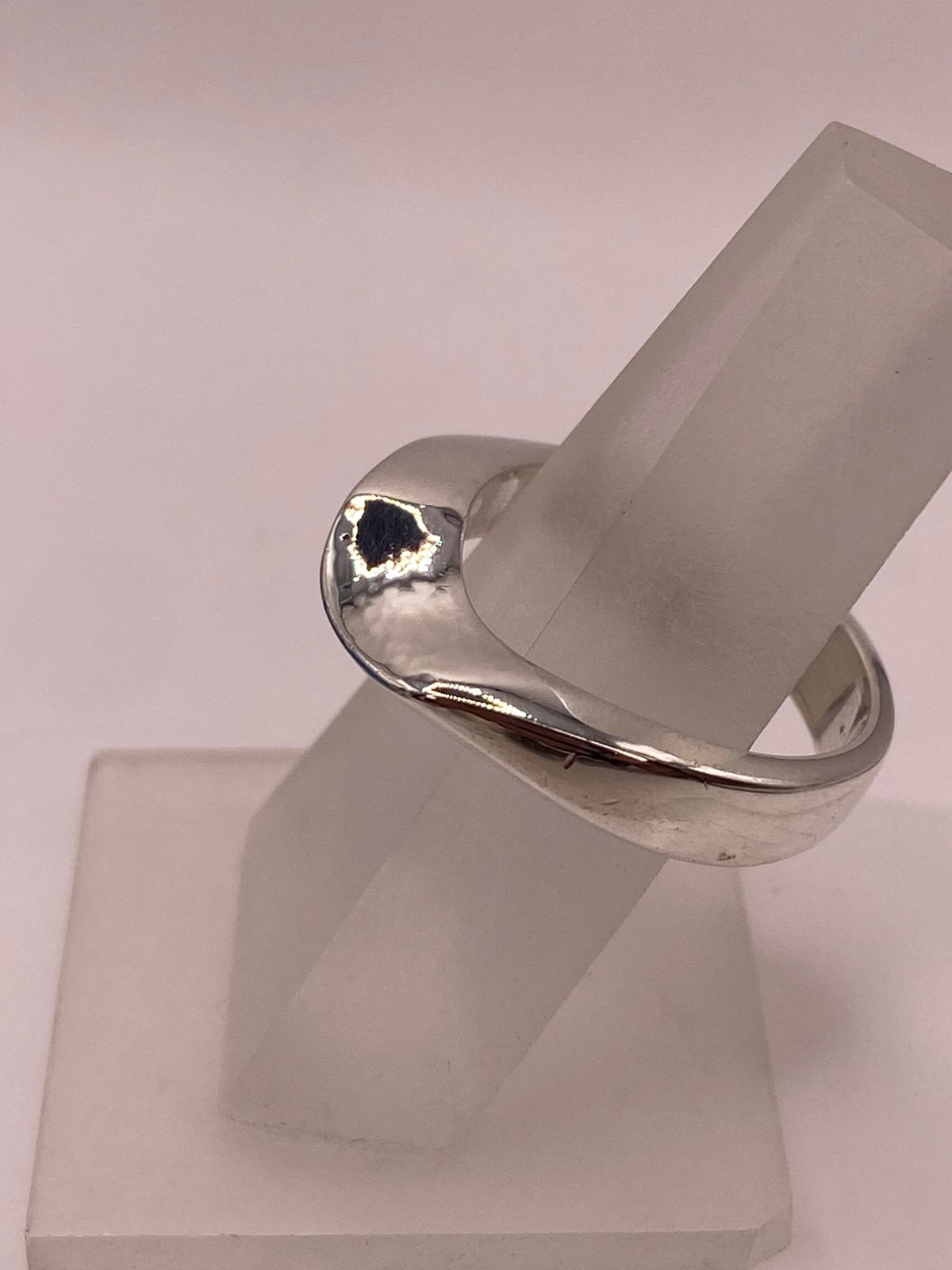 Anillo Ondulado Martillado en Plata .925, vista de detalle