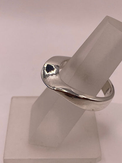 Anillo Ondulado Martillado en Plata .925, vista de detalle