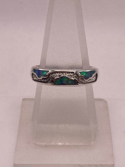 Anillo Ondulado de Plata 950 con Ópalo de Fuego en báscula mostrando peso