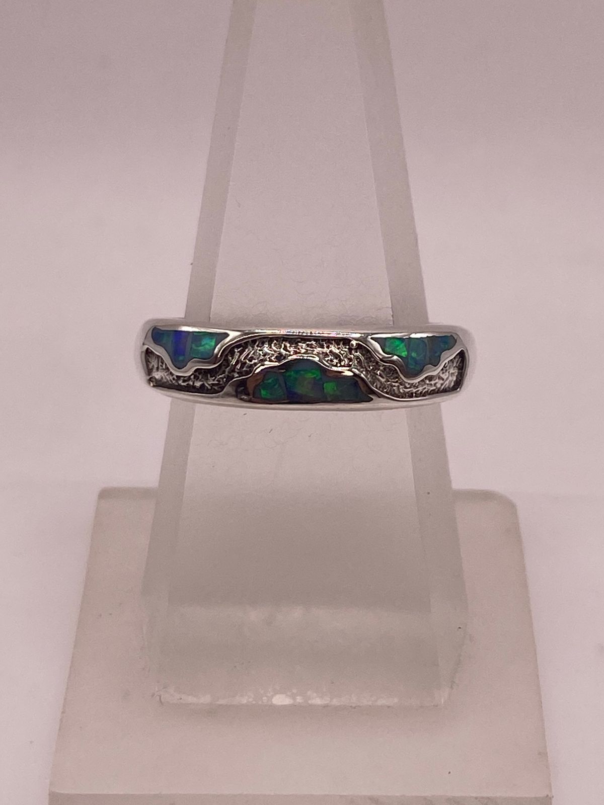 Anillo Ondulado de Plata 950 con Ópalo de Fuego, vista de detalle