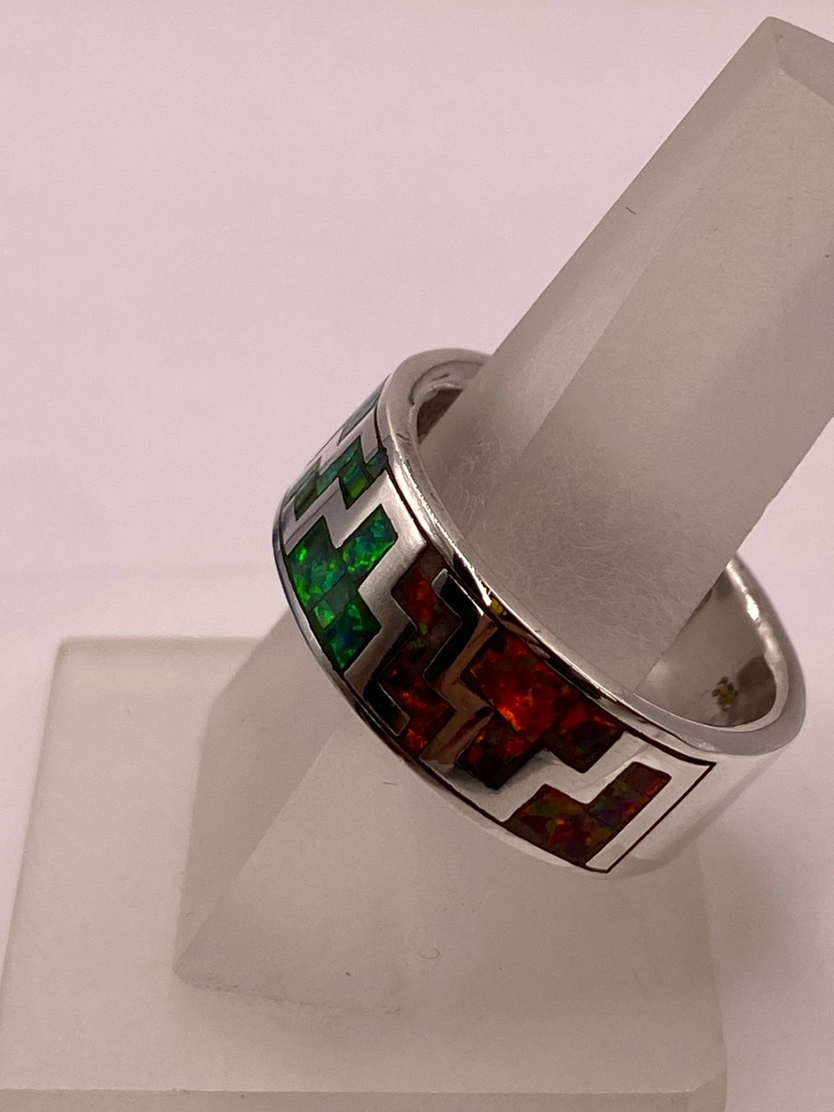 Anillo de Ópalo de Fuego Diseño Greca Plata Ley 950, vista de detalle
