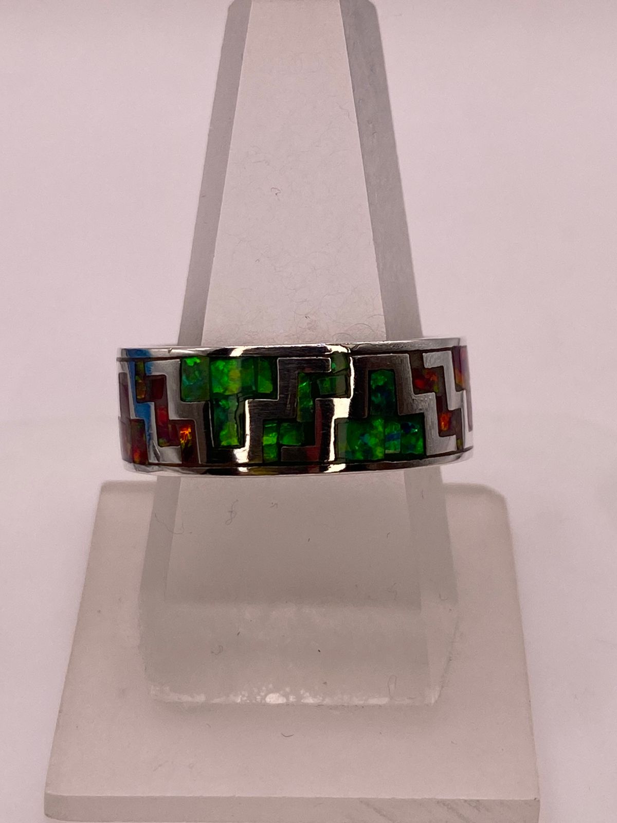 Anillo de Ópalo de Fuego Diseño Greca Plata Ley 950, vista lateral