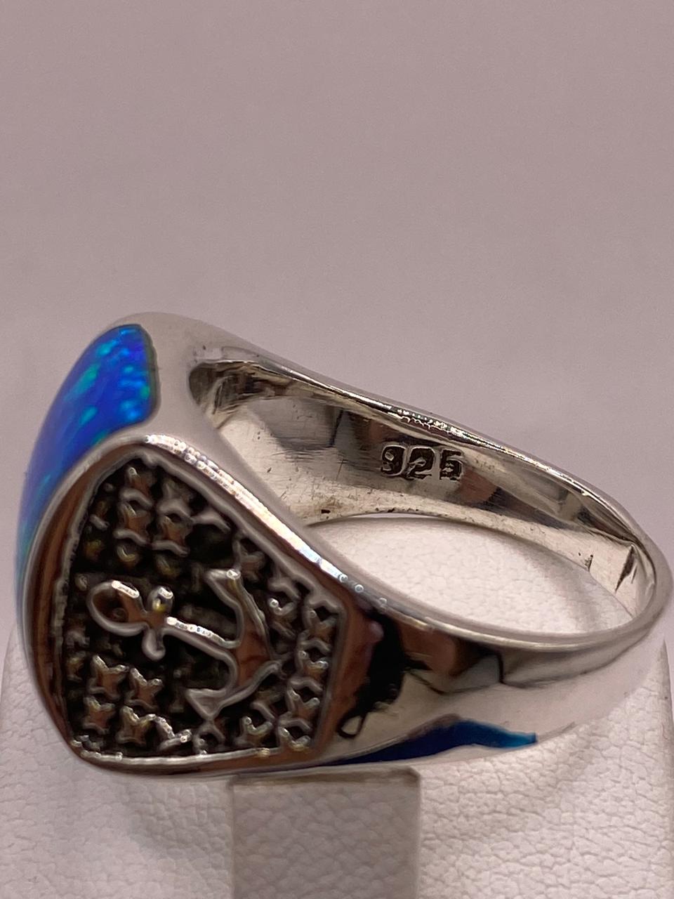 Anillo de Ópalo Azul con Detalle de Ancla en Plata .925, sello de autenticidad Plata Ley .925