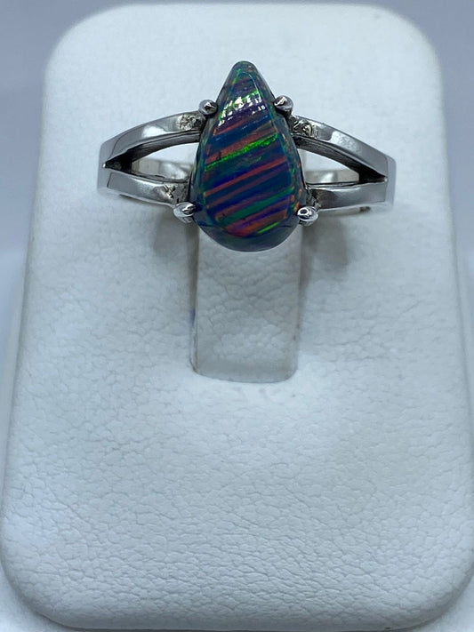 Anillo de Ópalo de Fuego Azul Multicolor en Plata .925 Diseño Moderno Elegante — vista lateral