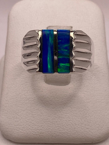 Anillo con Ópalo de Fuego Azul‑verde en Barras en Plata .950 — ángulo diagonal