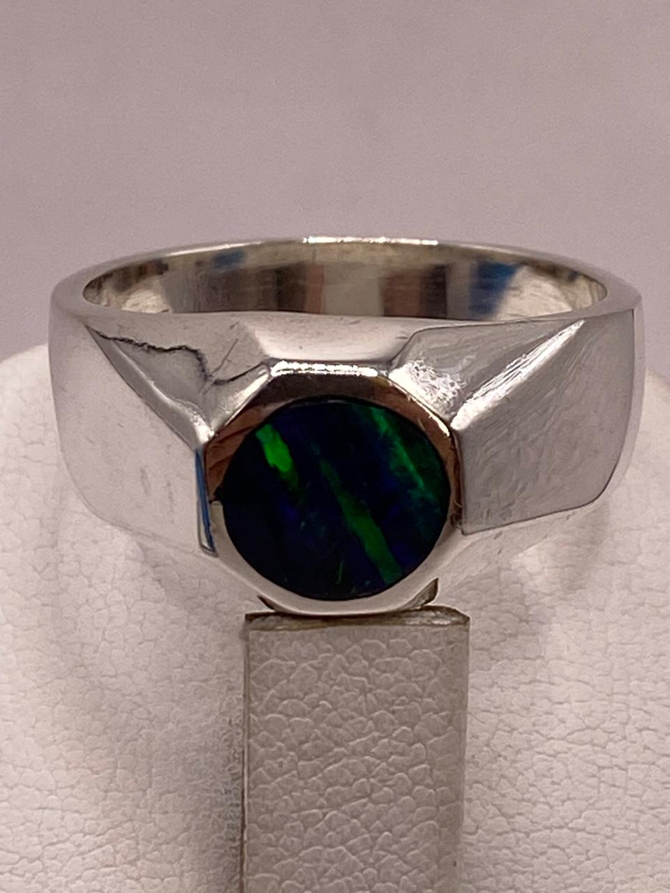 Anillo de Ópalo de Fuego Azul‑verde en Plata Ley 925, vista de detalle