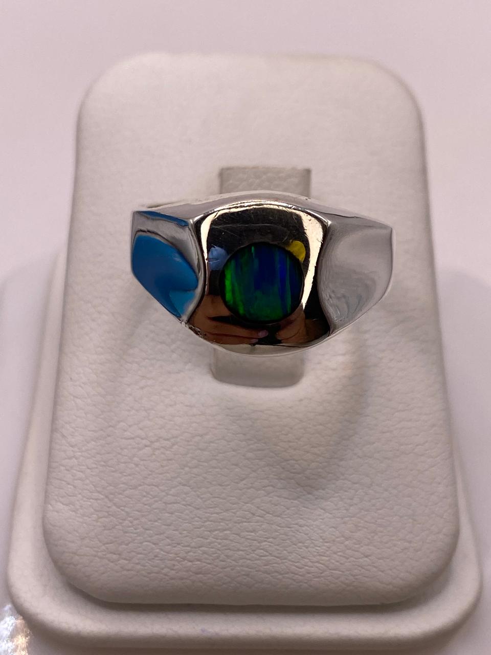 Anillo de Ópalo de Fuego Azul‑verde en Plata Ley 925 — vista lateral