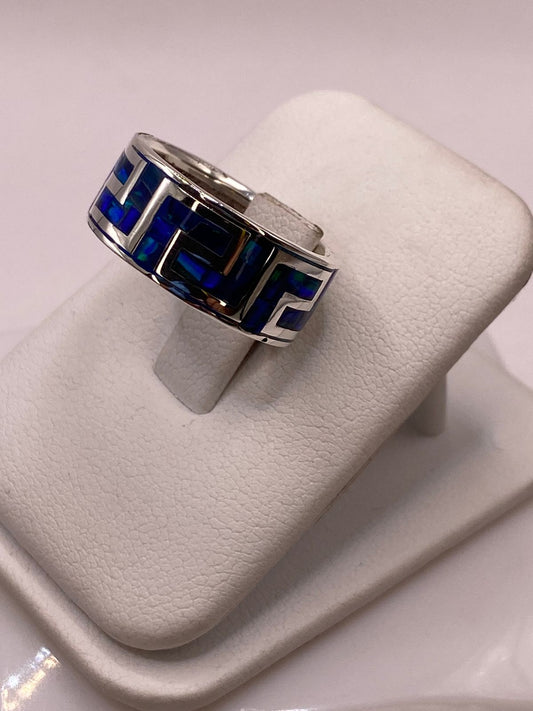Anillo con Ópalo de Fuego Azul‑verde Diseño Greca en Plata Ley 950, vista frontal