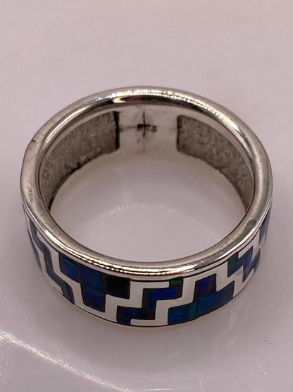 Anillo de Ópalo de Fuego Azul‑verde con Diseño Geométrico en Plata Ley 950, sello de autenticidad Plata Ley .925