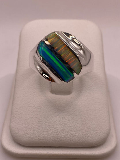 Anillo con Ópalo de Fuego en Barras Multicolor en Plata .925, vista de detalle