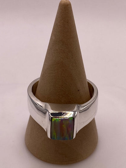 Anillo con Ópalo de Fuego Cuadrado en Plata Ley 925, vista de detalle