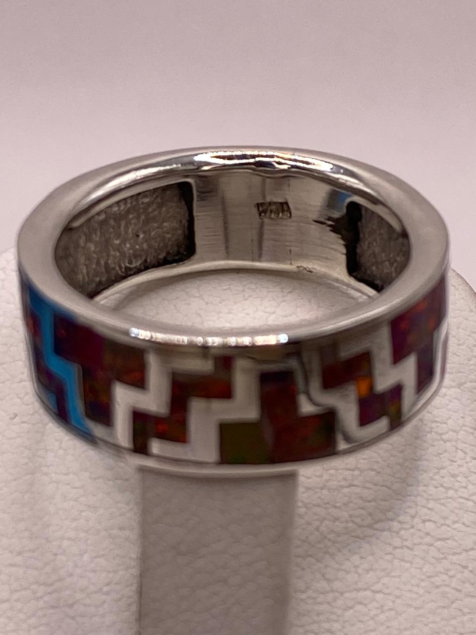 Anillo de Ópalo de Fuego con Diseño Geométrico en Plata Ley 950, sello de autenticidad Plata Ley .925