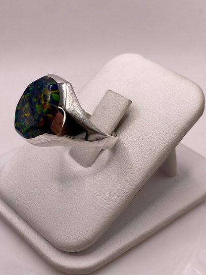 Anillo de Ópalo de Fuego Multicolor en Plata Ley 925, vista frontal
