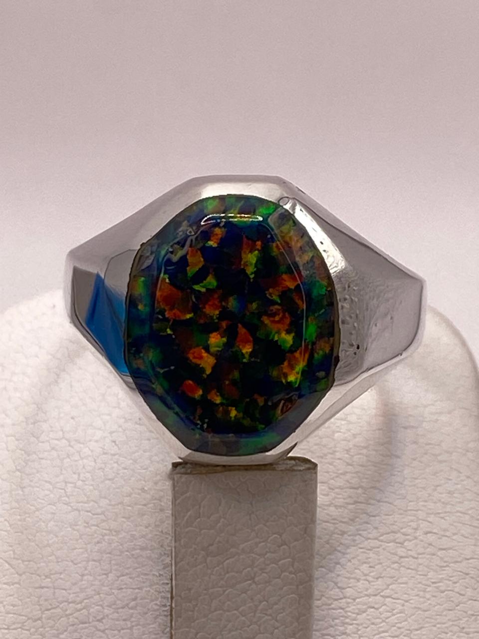 Anillo de Ópalo de Fuego Multicolor en Plata Ley 925, vista de detalle