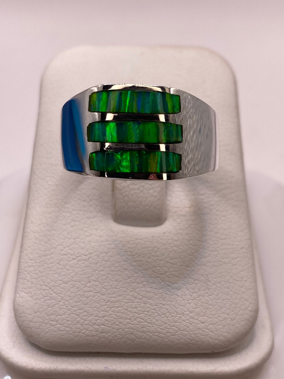 Anillo con Ópalo de Fuego Plata Ley 950 Diseño Triple Incrustación, vista frontal
