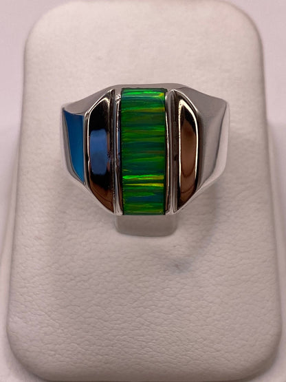 Anillo con Ópalo de Fuego Verde Diseño Moderno en Plata Ley 950, vista de detalle
