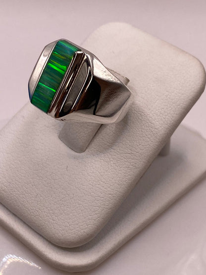 Anillo con Ópalo de Fuego Verde Diseño Moderno en Plata Ley 950, vista frontal