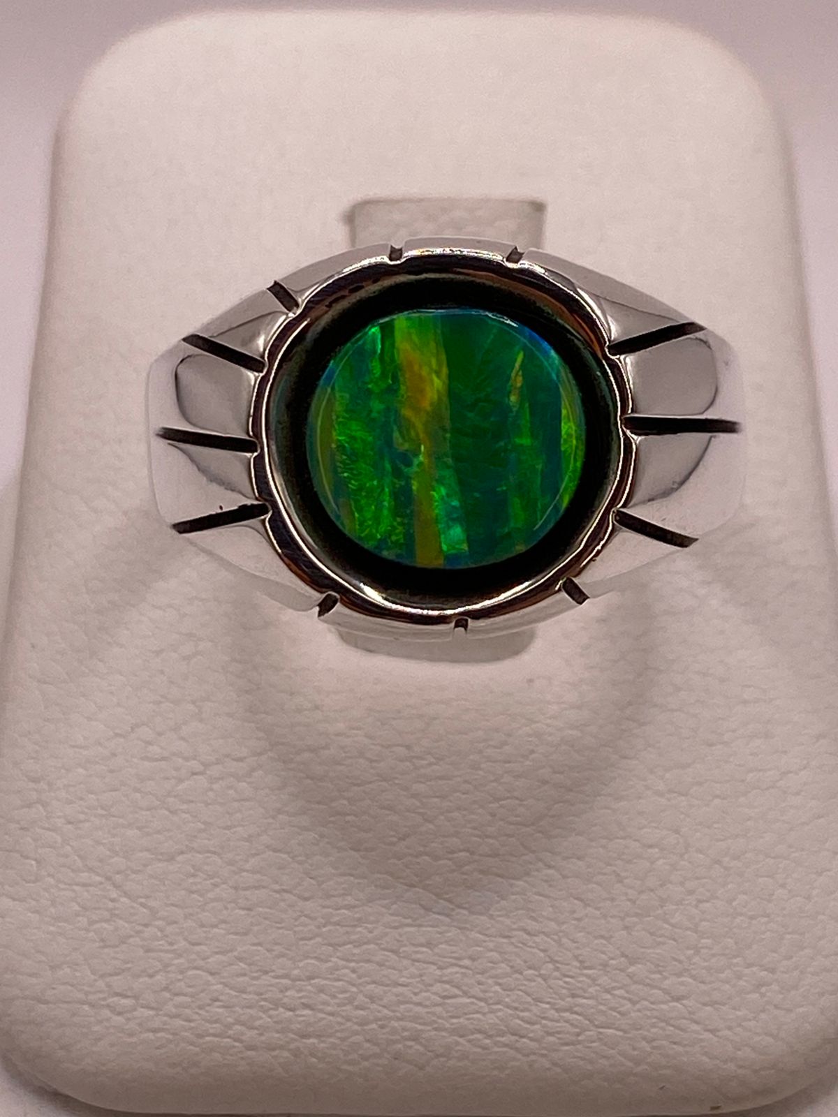 Anillo con Ópalo de Fuego Verde en Plata .950, vista frontal