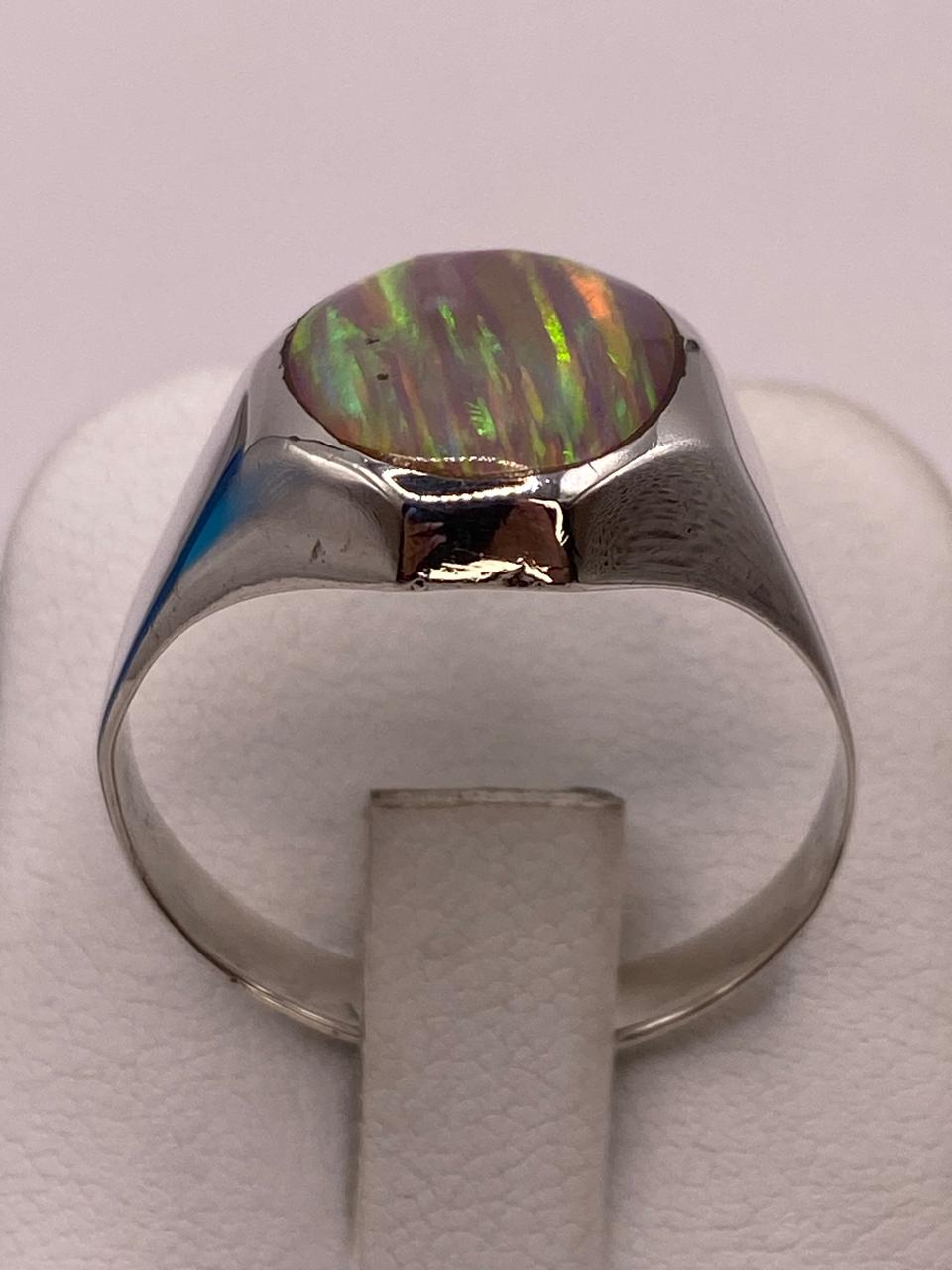 Anillo de Ópalo de Fuego Ovalado en Plata Ley 950, vista de detalle