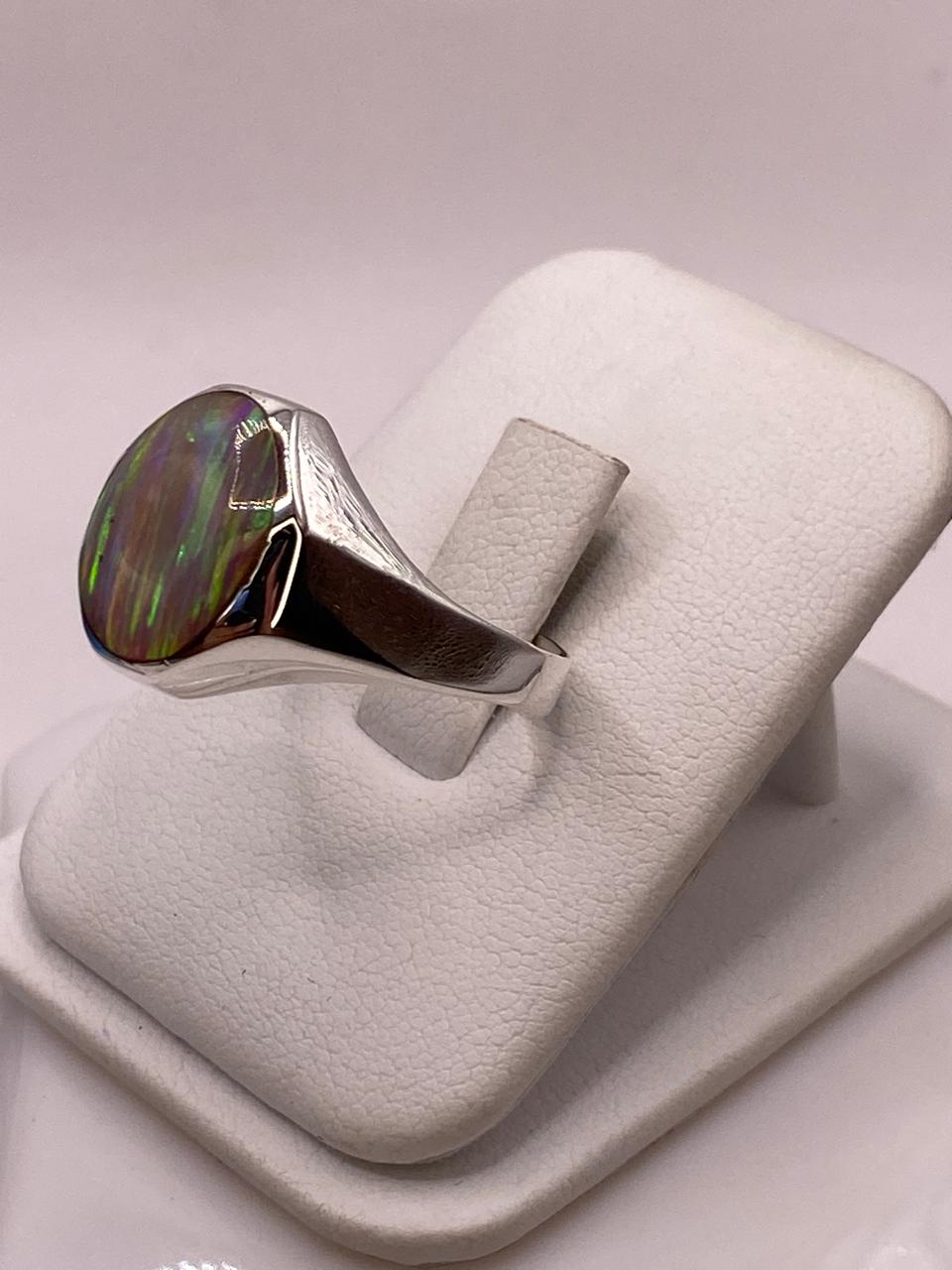 Anillo de Ópalo de Fuego Ovalado en Plata Ley 950, vista lateral