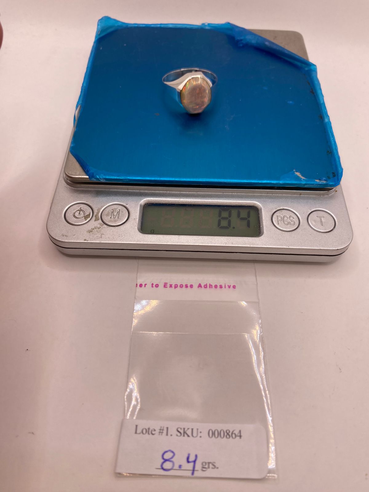 Anillo con Ópalo de Fuego Ovalado en Plata Ley 950, peso en gramos (báscula)