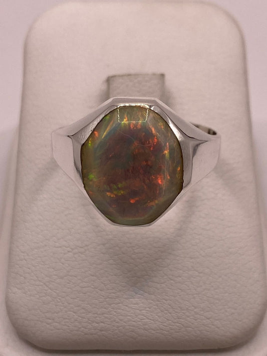Anillo con Ópalo de Fuego Ovalado en Plata Ley 950